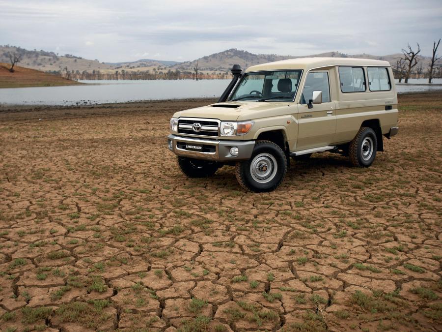  Toyota Land Cruiser 70 Troop Carrier 2007 года  (ZA) (фото 2 из 6)